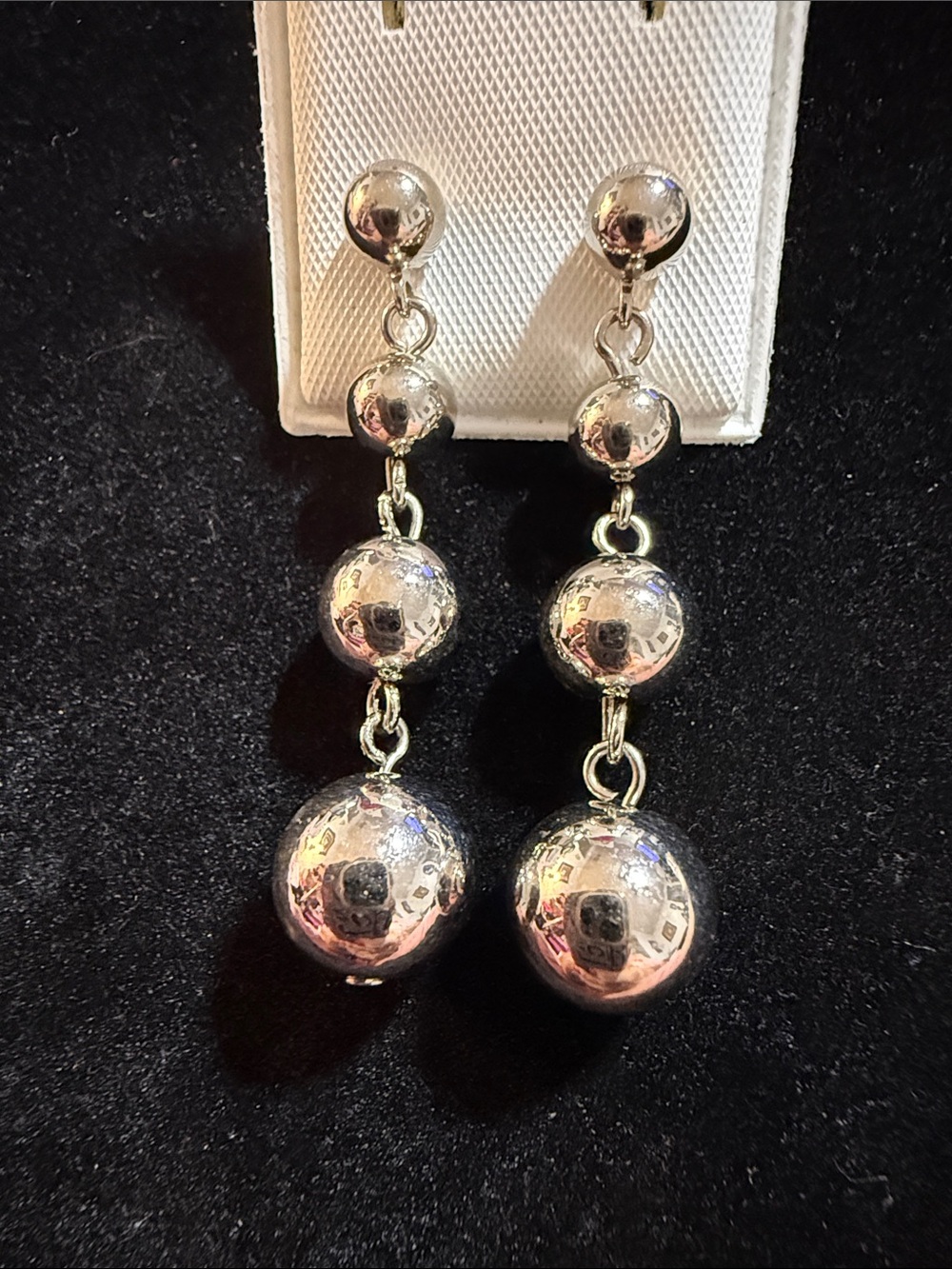 Vintage women’s 1.5”Silver Ball Drop Dangle Earrings just cleaned sonically